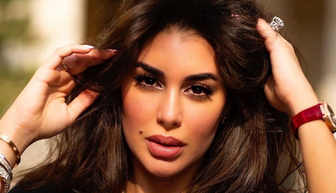 بذكاء... ياسمين صبري تردّ على اتهام والدها بالكذب