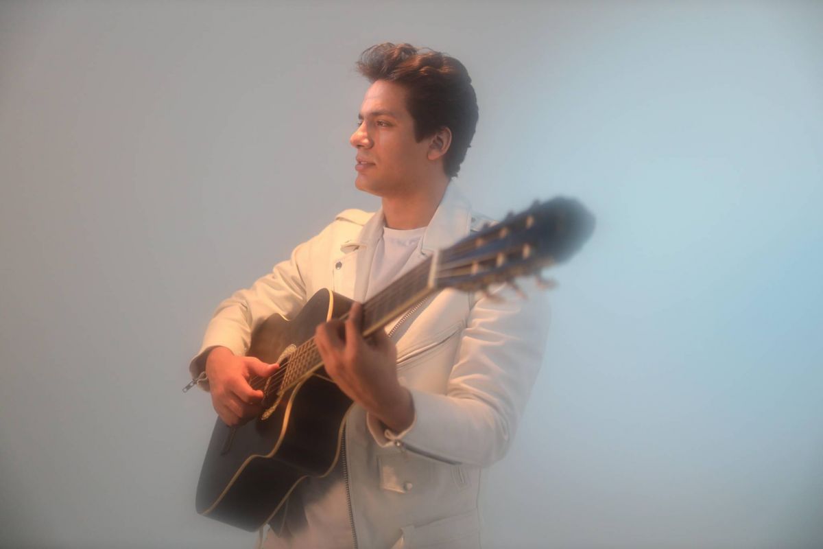 أحمد حسن يُصدر 