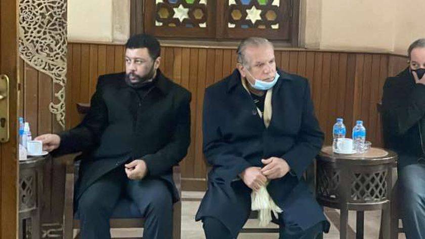 بالصور - نجوم الفن في عزاء والدة محمد جمعة