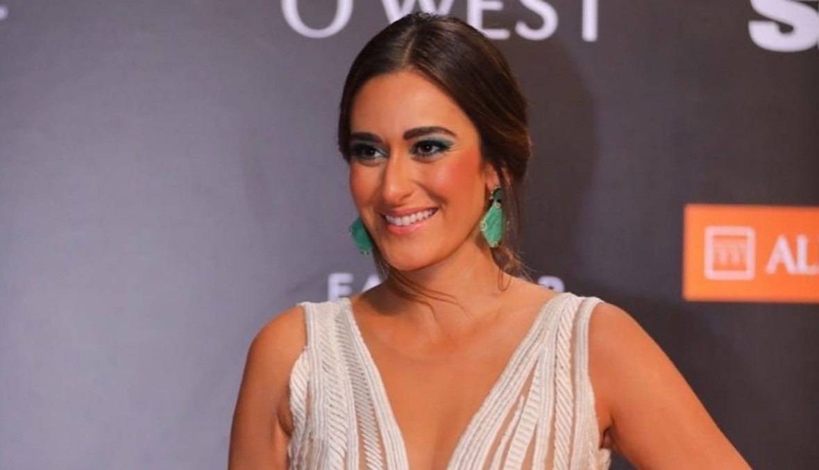 أمينة خليل تجري مسحة كورونا: 