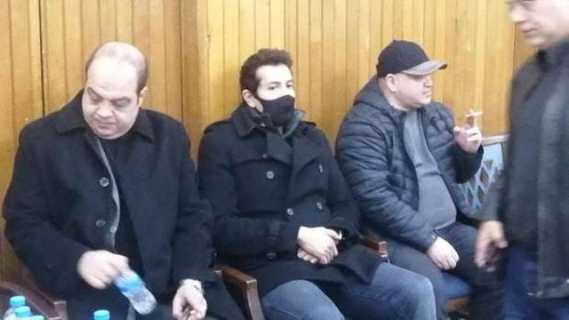 هاني رمزي في عزاء والدة محمد جمعة هاني رمزي في عزاء والدة محمد جمعة