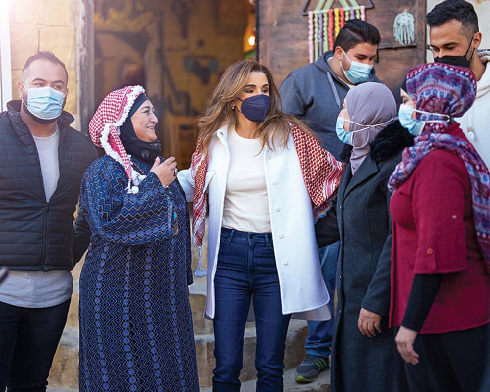 الملكة رانيا العبدالله تطّلع على مبادرات شبابية
