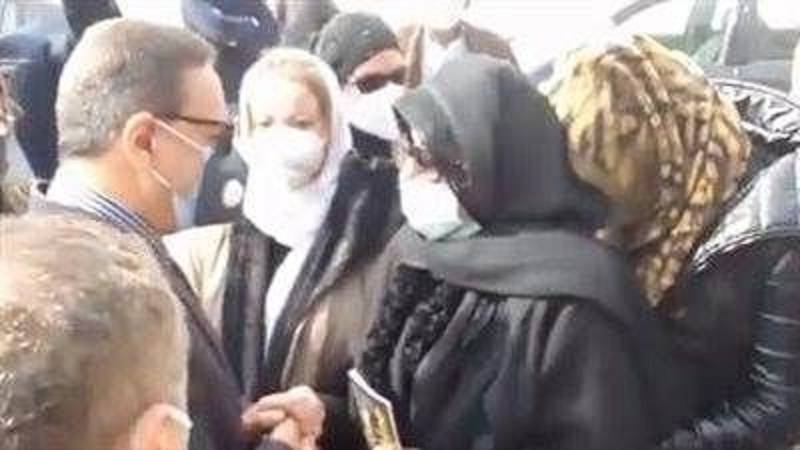 صور - بالبكاء والصراخ... سهير المرشدي تودّع شقيقتها إلى مثواها الأخير