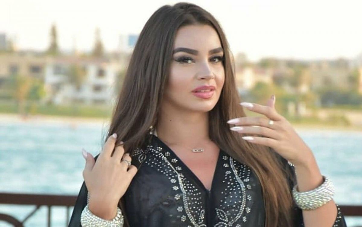 تفاصيل مشاجرة الراقصة جوهرة مع أحد المعجبين: 