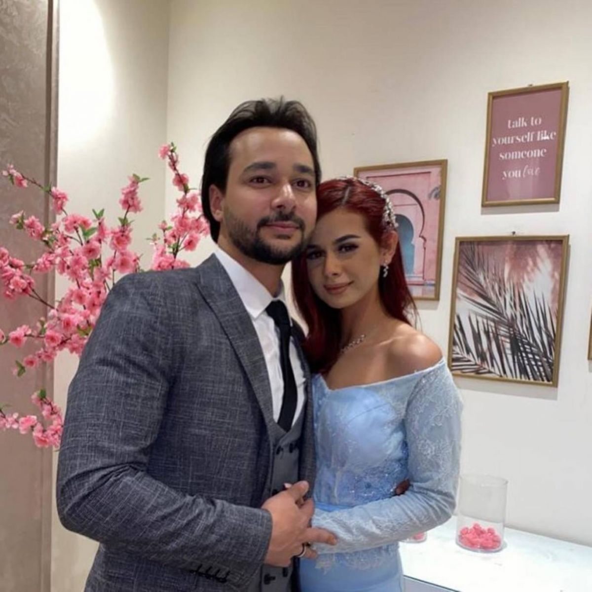 بالفيديو - منة عرفة تردّ على انتقادات ظهور محمود المهدي في منزلها: 