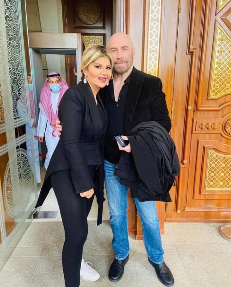 انتقادات حادة لبوسي شلبي بعد لقائها جون ترافولتا