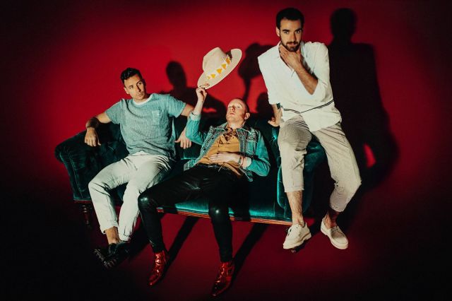 فرقة تو دور كلوب