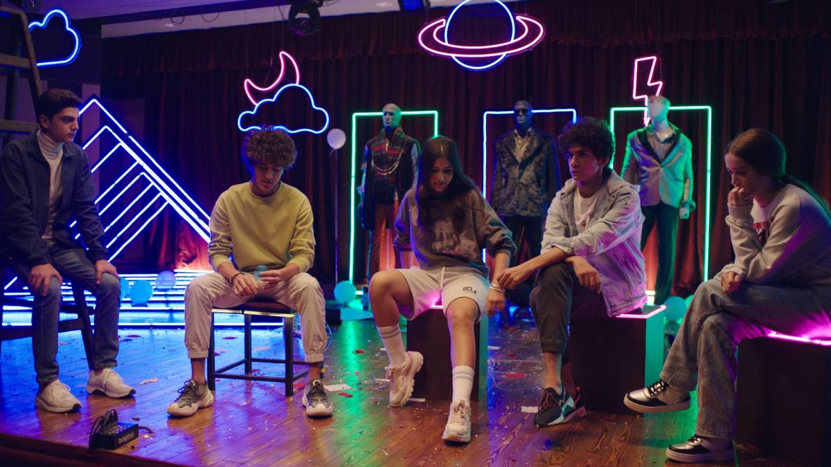 طلاب يتحضّرون لحفل مدرسي ويقعون في قبضة 