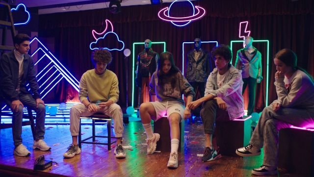 طلاب يتحضّرون لحفل مدرسي ويقعون في قبضة 