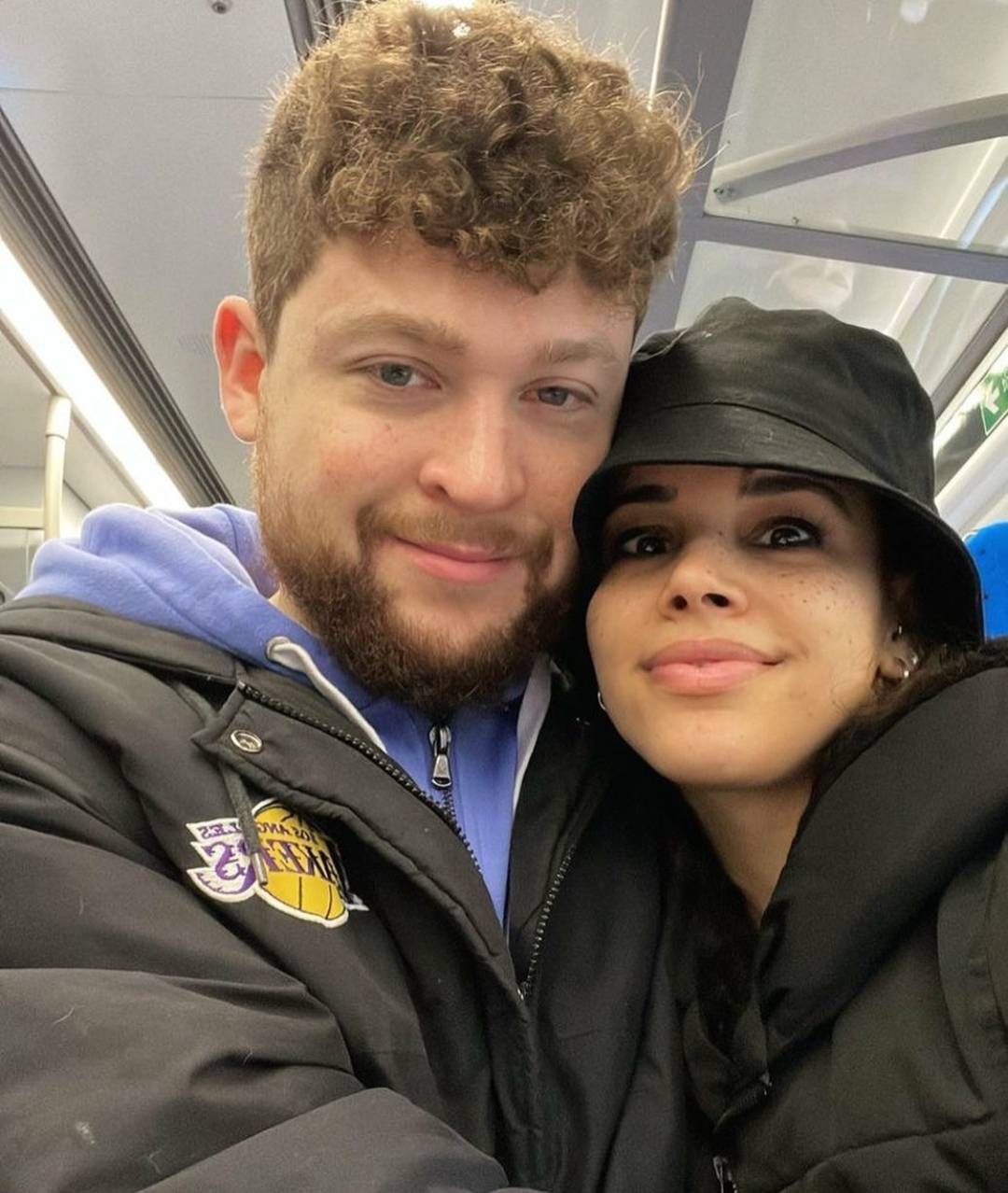 نور عمرو دياب وخطيبها محط إهتمام الجمهور بصورة ورسالة حب