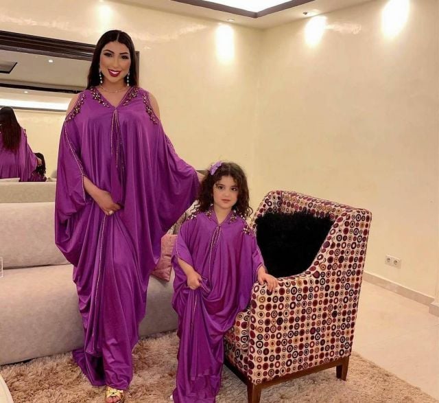 بالفيديو - ابنة دنيا بطمة تُحرجها خلال بث مباشر... شاهدوا ما حصل