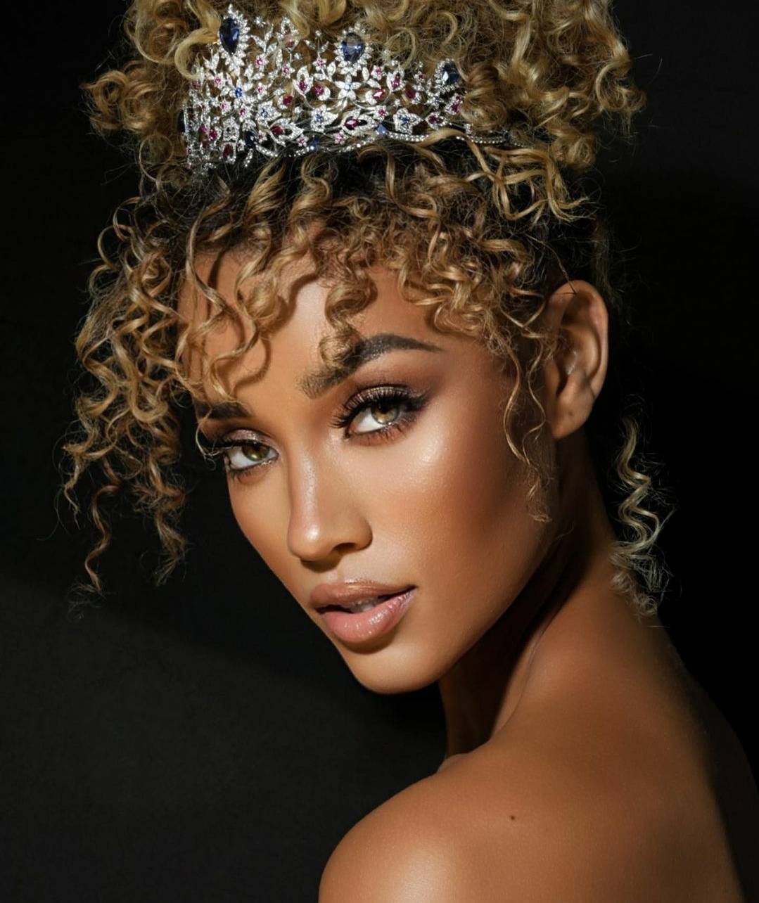 إنتحار ملكة جمال أميركا ورسالة أخيرة لوالدتها