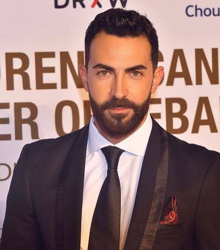 بالفيديو - كارلوس عازار يُحدث ضجة بما فعله بعد إصابته بكورونا