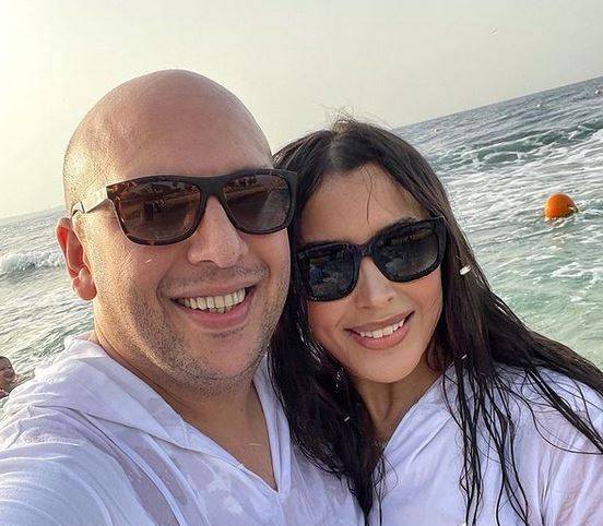 بالفيديو - مباراة طريفة في منزل جنّات مع زوجها