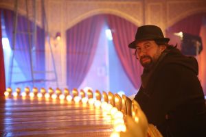 عادل سرحان إلى "جوقة عزيزة" لإخراج استعراضات غنائية وراقصة ضخمة