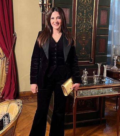 بالصور - قلادة دنيا سمير غانم محط اهتمام الجمهور... وهكذا وضعت بصمتها على حائط البوليفارد