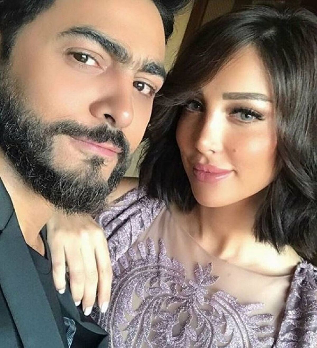 بالفيديو - بعد الجدل الذي أثارته جليلة المغربية... تامر حسني يردّ على شائعة انفصاله عن زوجته