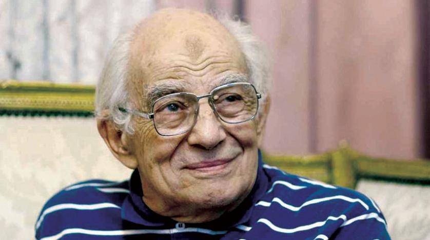 بالفيديو - رشوان توفيق يحضر عقد قران دنيا عبد العزيز... هكذا أصبح بعد تجربة كورونا