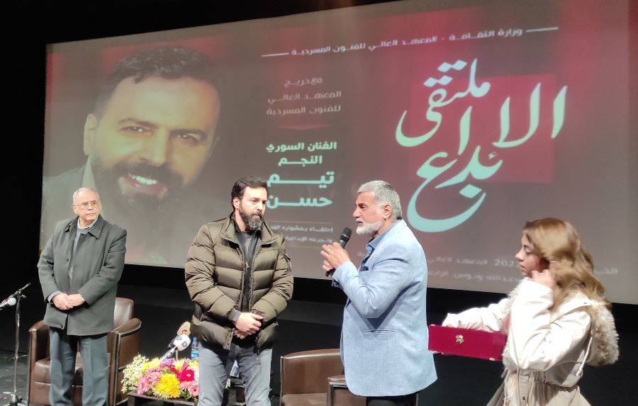 بالفيديو - استقبال حاشد لتيم حسن خلال تكريمه في دمشق: 