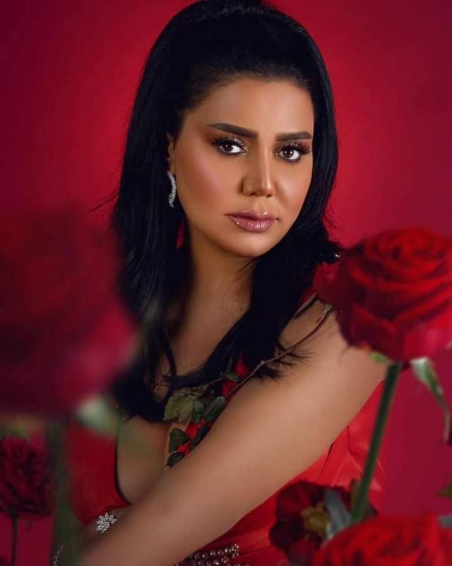 رانيا يوسف تُشعل مواقع التواصل بـ