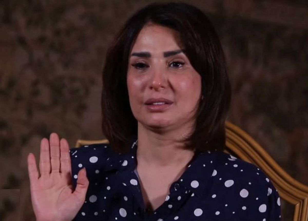 وفاة والدة أمل رزق والأخيرة تنهار في جنازتها
