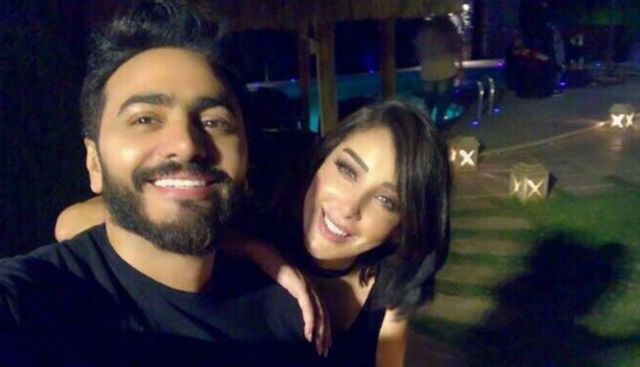 بالفيديو - قُبلة تامر حسني لبسمة بوسيل تشعل الـ