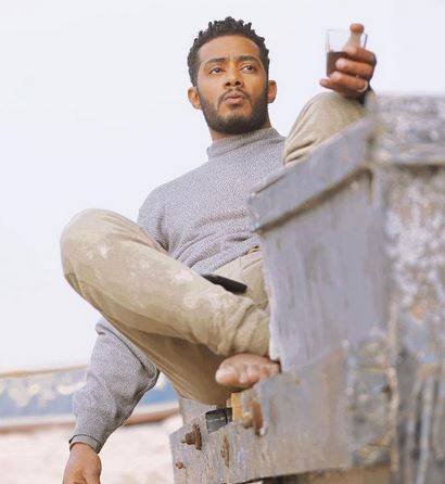 محمد رمضان يستفز الجمهور بتعليقه على صور من طائرته الخاصة