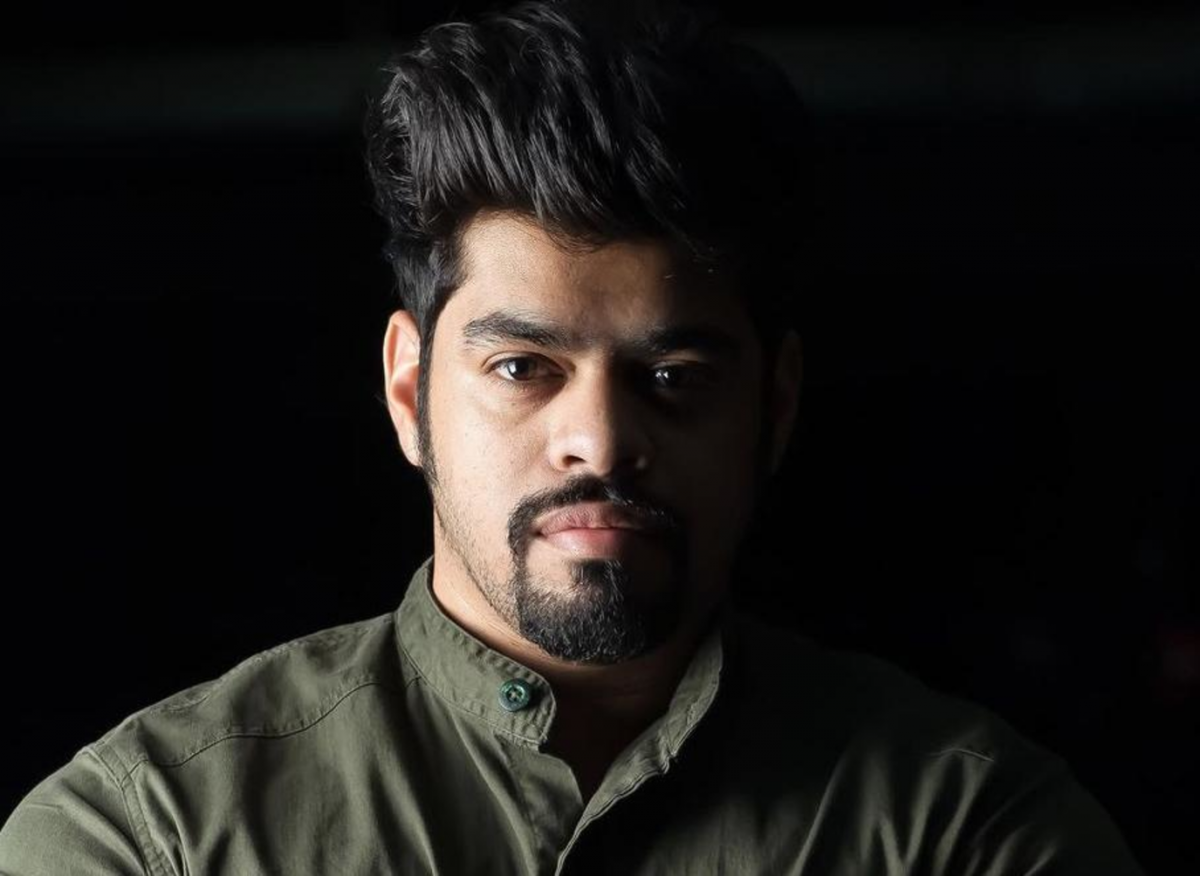 بعدما كشفت حرمانها من ابنتها ومواجهتها قضايا زنا وسبّ... محمد الشعيبي يهدّد طليقته