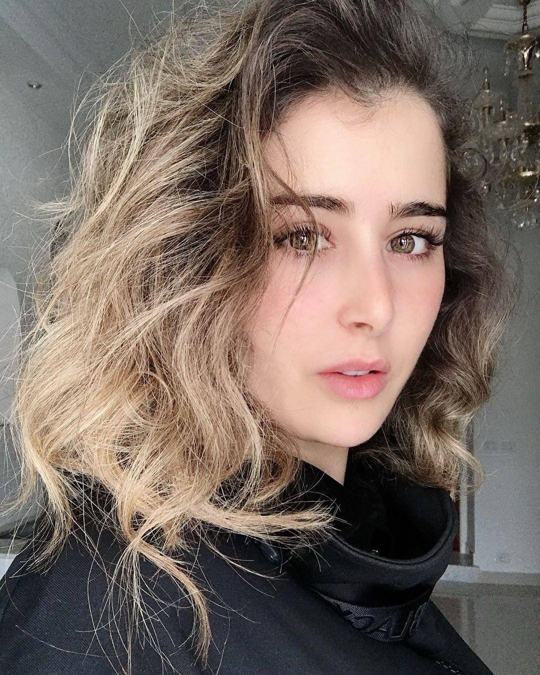 عائشة بن أحمد تفاجئ الجميع بما قالته عن شريك حياتها