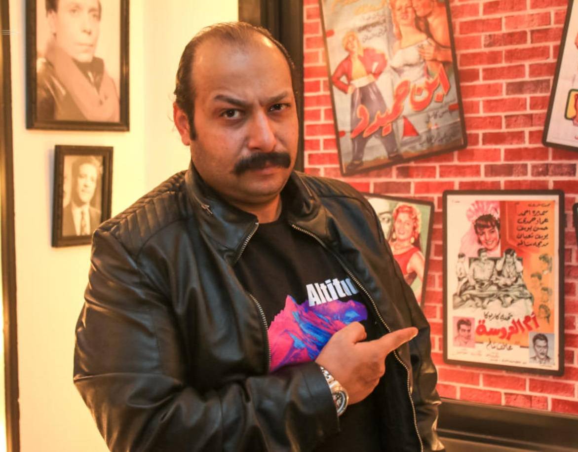 بالفيديو - محمد ثروت يكشف تفاصيل أول لقاء له مع عادل إمام