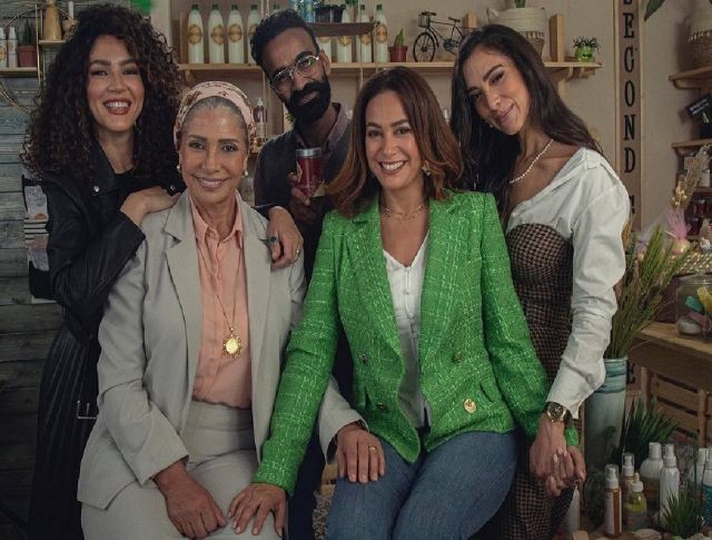 بالفيديو - أبطال مسلسل 