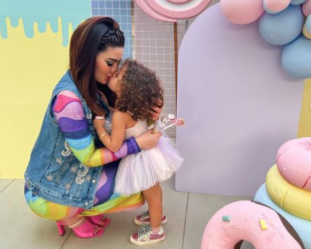 بالفيديو - روان بن حسين تحتفل بعيد ميلاد ابنتها لونا