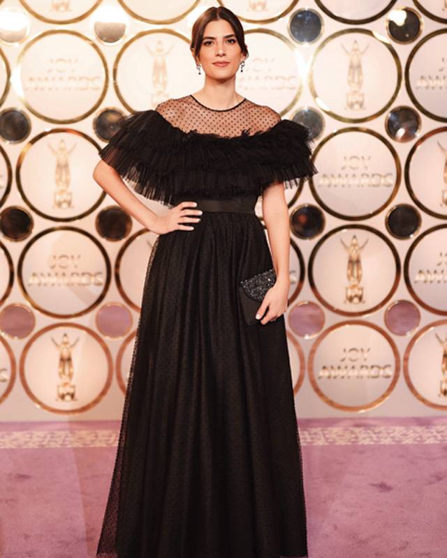 تعلّّمي تطبيق مكياج كارمن بصيبص