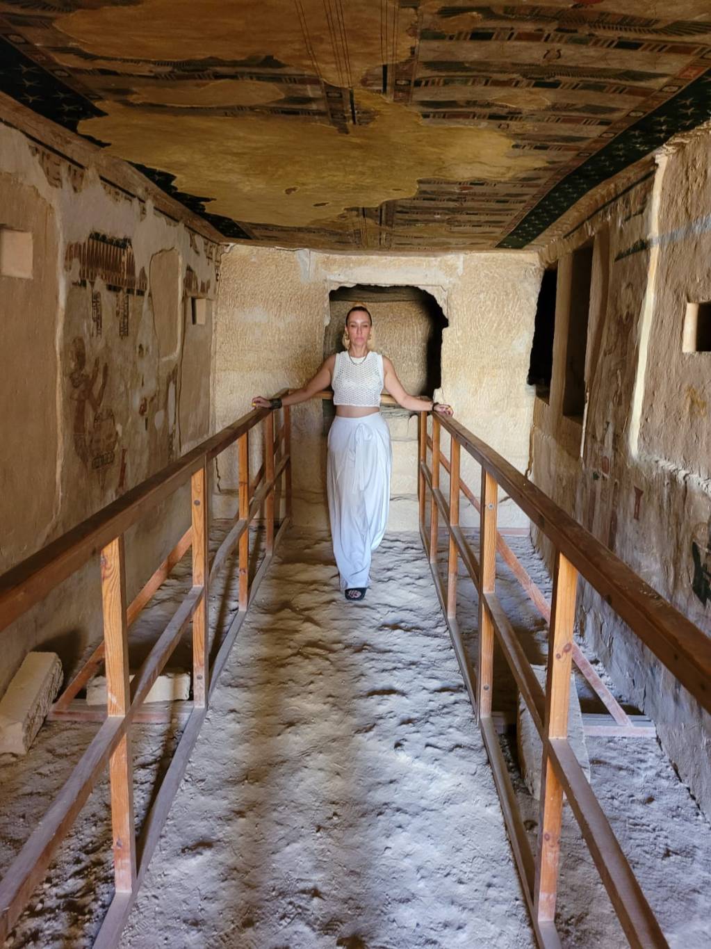 بعد هرم خوفو وشامبليون... الأميركية تابيثا ليبيك تصوّر أغنيتها الجديدة في معبد آمون