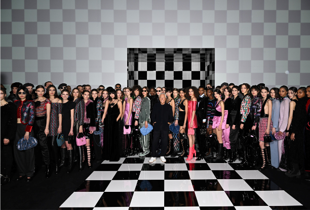 من ميلانو: إمبوريو أرماني Emporio Armani يقدّم قوّة ألوان موضة الخريف والشتاء ٢٠٢٢/ ٢٠٢٣