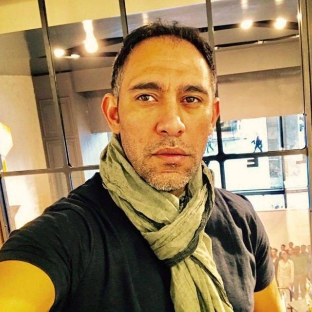 الموت يفجع عمرو مصطفى بأعزّ الناس