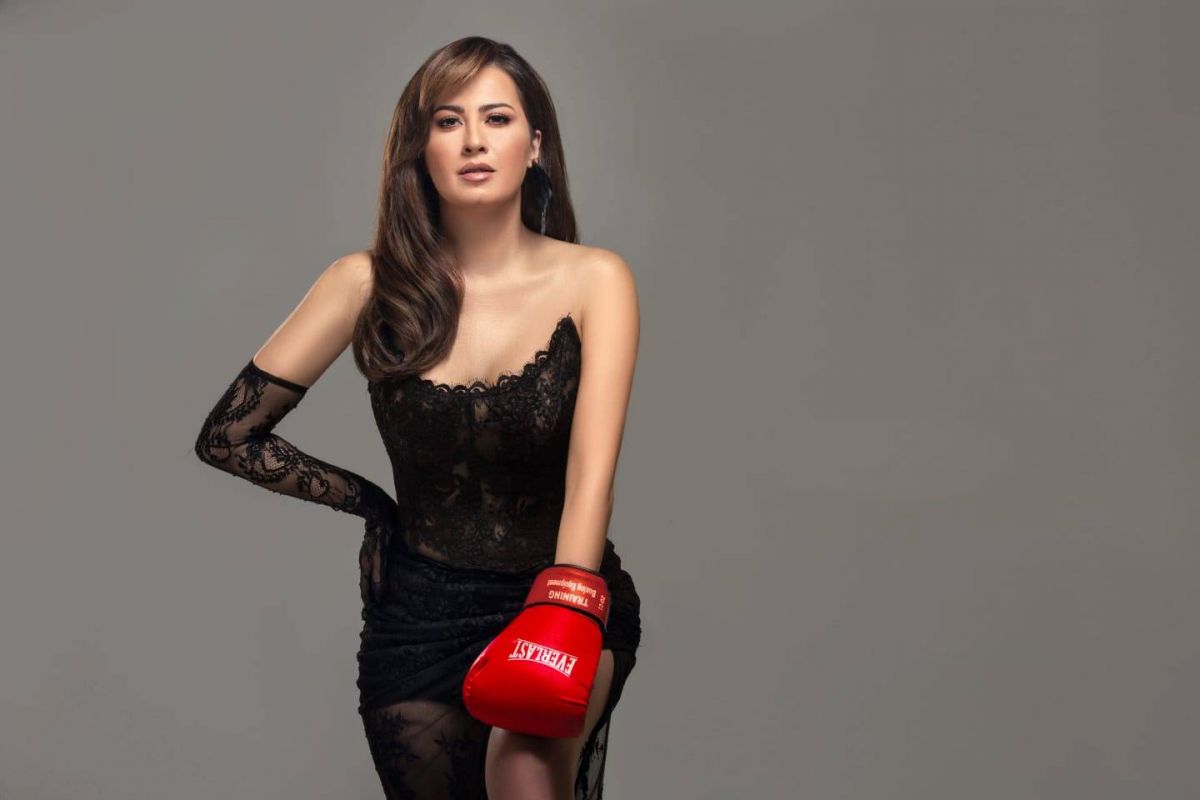 بالصور - ميسون أبو أسعد... أنوثة الدانتيل وشراسة الملاكِمة