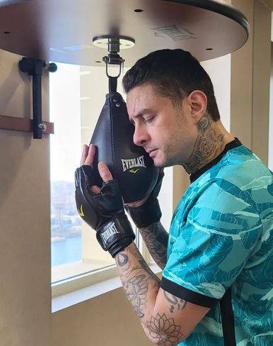 أحمد الفيشاوي يستفز متابعيه بفيديو جديد ويتعرض لهجوم لاذع