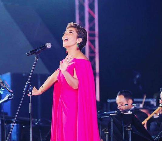 بالفيديو - أصالة نصري تفاجئ الجميع بلون شعر مختلف