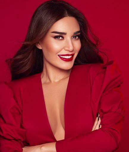 بالفيديو - سيرين عبد النور تخطف الأنفاس بفستان أنيق وترقص بعفوية