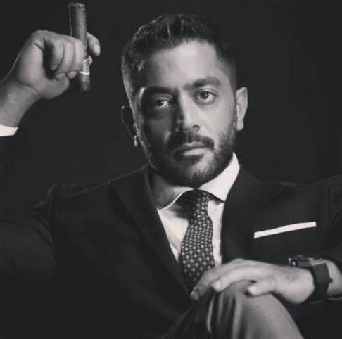 أحمد فلوكس يوضح حقيقة تصريحات والده ضده