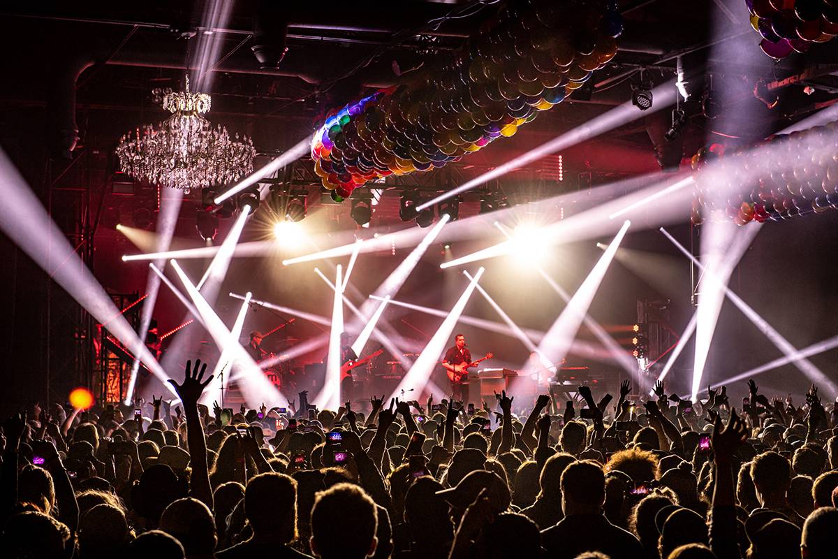 نجم شهير واجه تهم الاعتداء الجنسي ويردّ: 