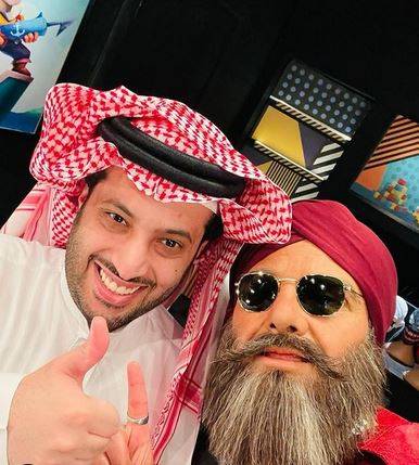 رامز جلال يبدأ تصوير برنامج المقالب الجديد في السعودية