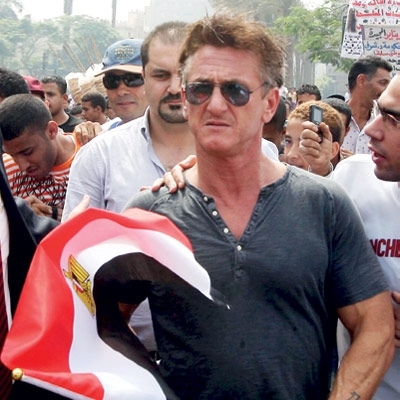 شون بن في ميدان التحرير