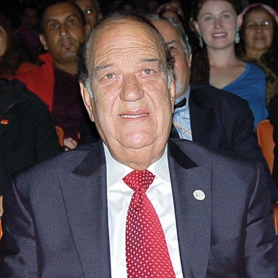 حسن حسني يرفض التحدث عن السياسة...