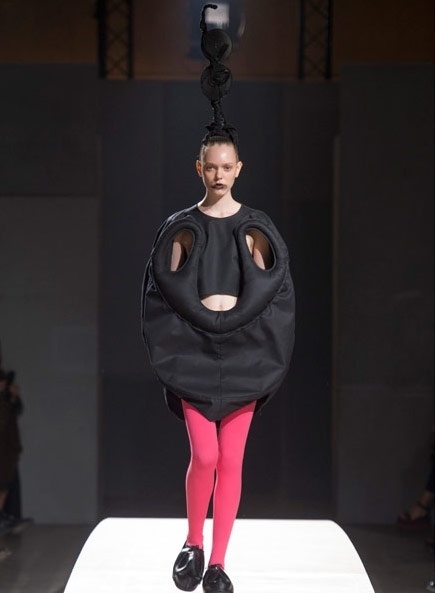 Comme Des Garçons من عروض باريس لربيع وصيف <strong>2014</strong>