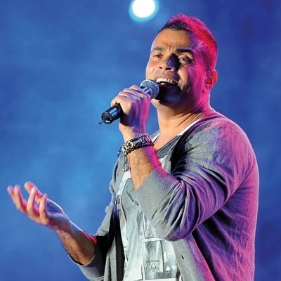 عمرو دياب يرفض دخول المسرح