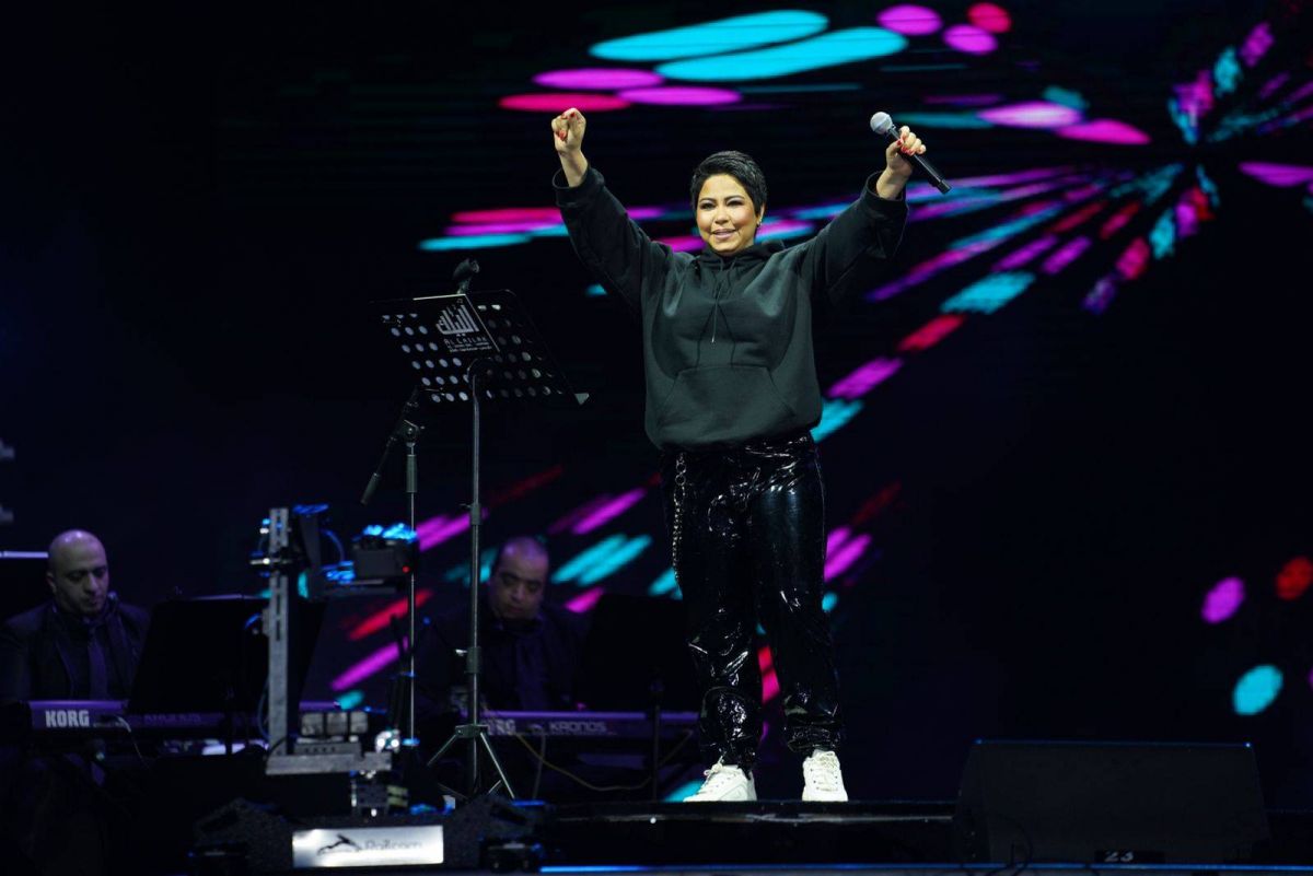 بالفيديو - شيرين عبد الوهاب تجهش بالبكاء على المسرح