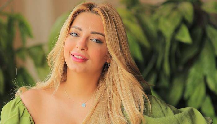 انسحاب مي حلمي من لقاء صحافي بعد سؤالها عن زواجها