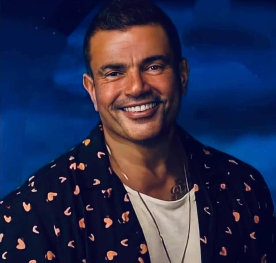 موقف محرج لعمرو دياب أثناء إحيائه حفل زفاف